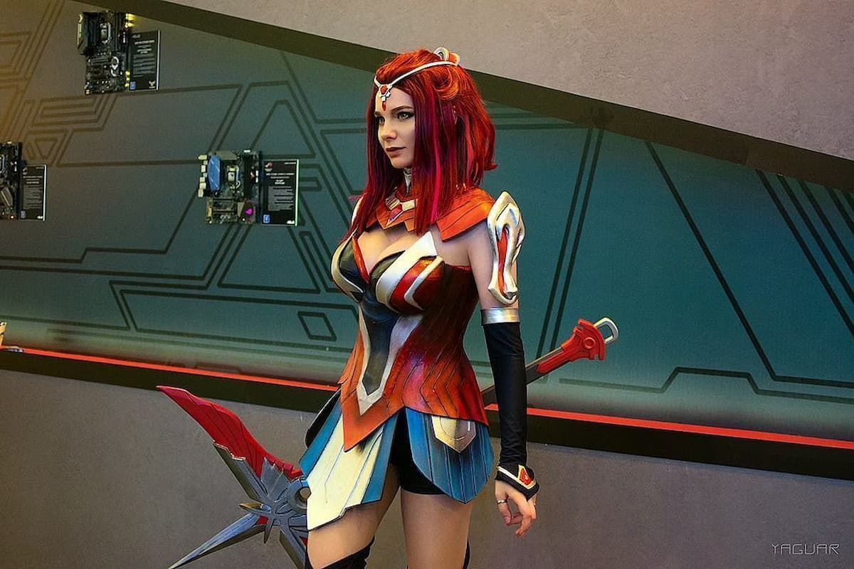 Valor cosplay (Image via Reilin)