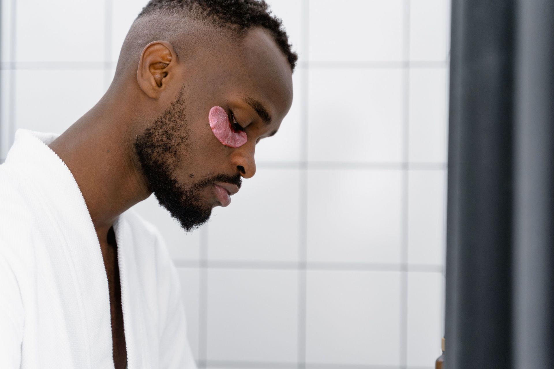 Try these six winter skincare tips for smooth and healthy skin. (Image via Pexels /  Tima Miroshnichenko)