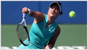 Bianca Andreescu yells at a heckling fan to shut up, refuses to play until security kicks him out