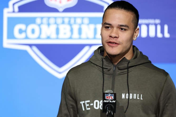 Alabama brotherhood hits NFL coast as Niners TE Cameron Latu shares precious moment with former teammate to console him after Lions loss