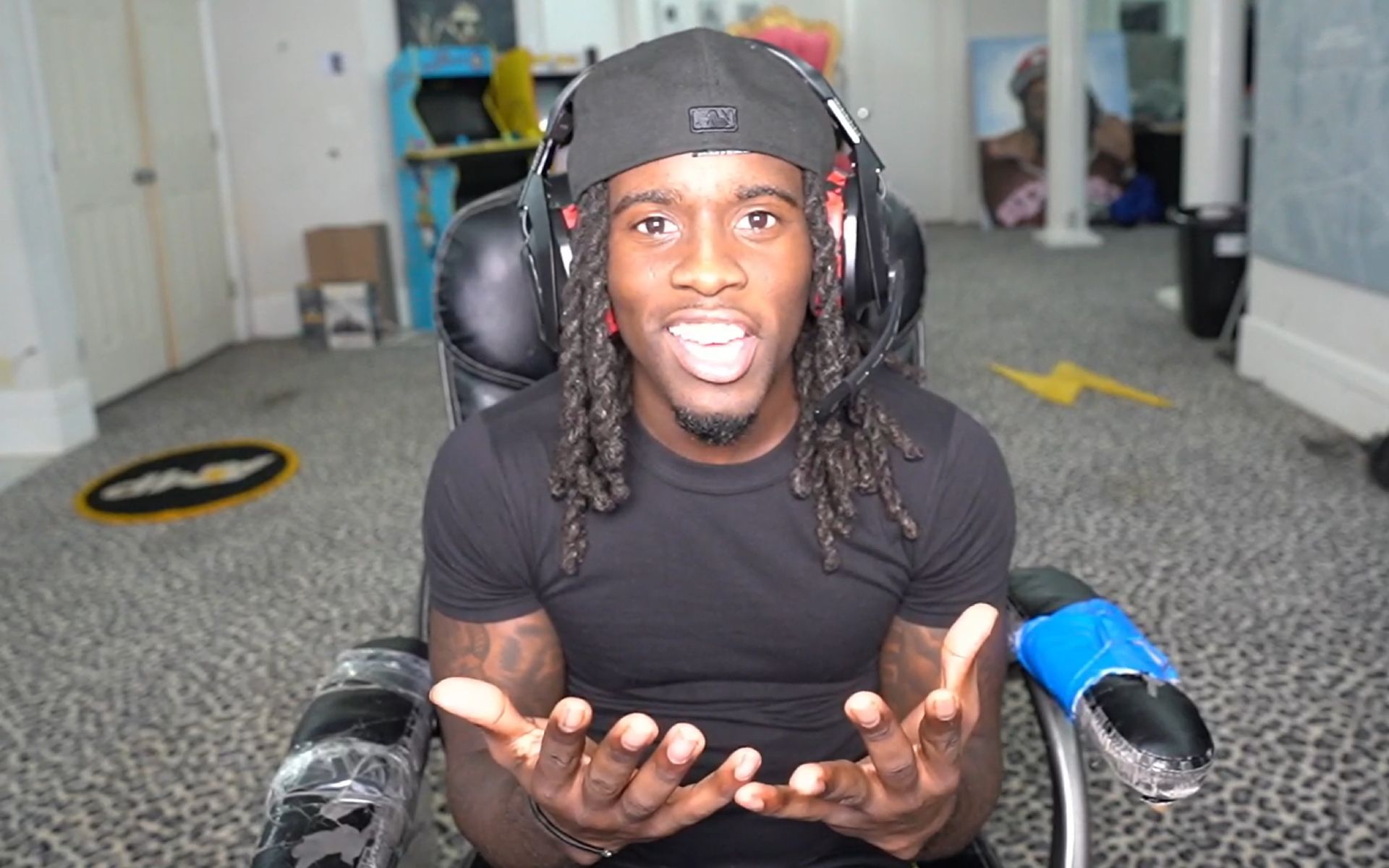 Kai Cenat reacts to Drake mentioning him in his alleged diss track (Image via KaiCenat/Twitch)