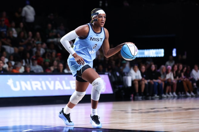 Aaliyah Edwards reacts in 4-words to Jewell Loyd's ‘Misties’ ink tribute to Unrivaled teammates