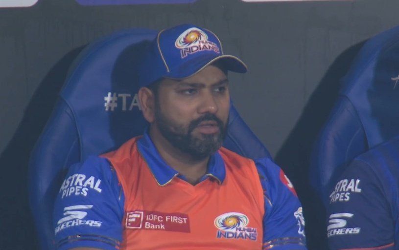 रोहित शर्मा ने नहीं की फील्डिंग (Photo Credit - @RealGoat_45)