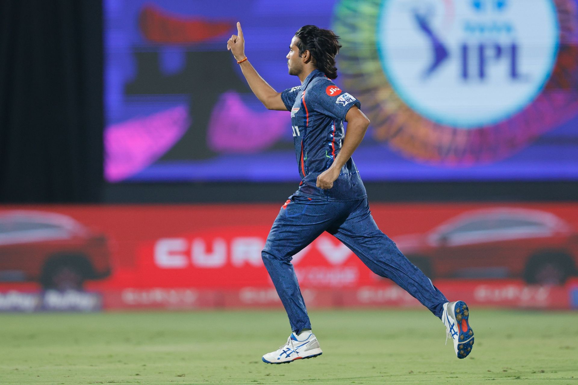 दिग्वेश राठी अपनी लेग स्पिन से छकाने में माहिर हैं (Photo Credit: X/@IPL)