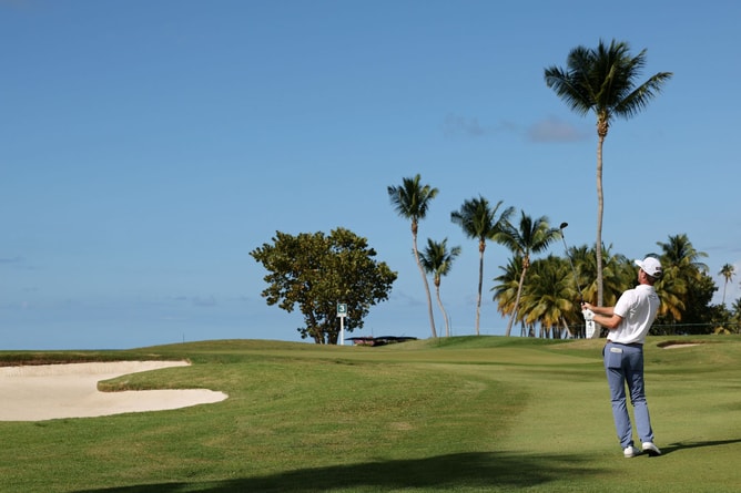 25-YO pro golfer outdoes Jordan Spieth, Jason Day & other big names on the PGA Tour