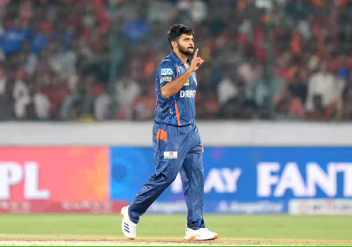 शार्दुल ठाकुर की शानदार गेंदबाजी (Photo Credit - IPLT20.COM)