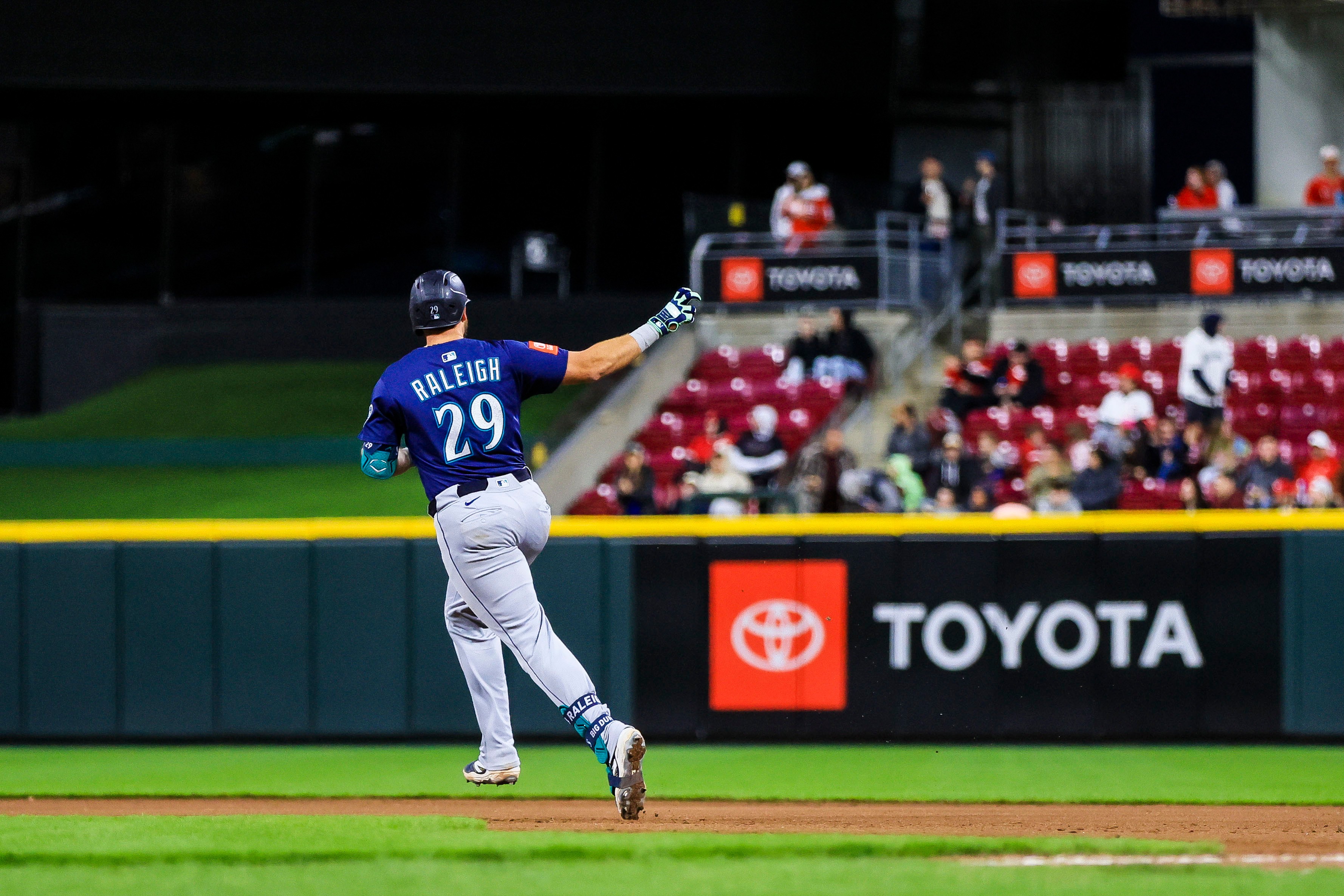 Cal Raleigh has eight home runs (Imagn)
