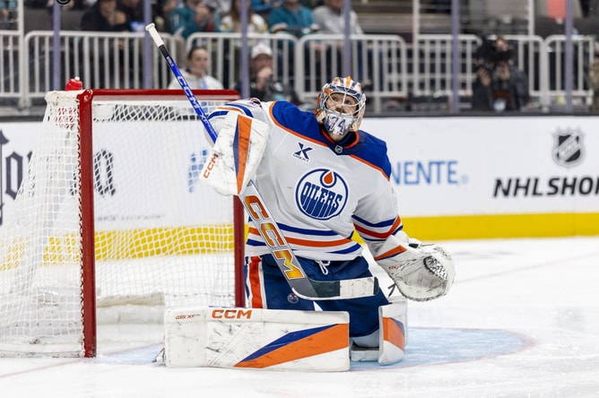 Oilers' Stuart Skinner quips about suffering concussion from Mikko Rantanen hit