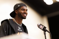 "Undersized and doesn't throw the ball quickly" - NFL analyst ranks Shedeur Sanders as #32 prospect in 2025 Draft