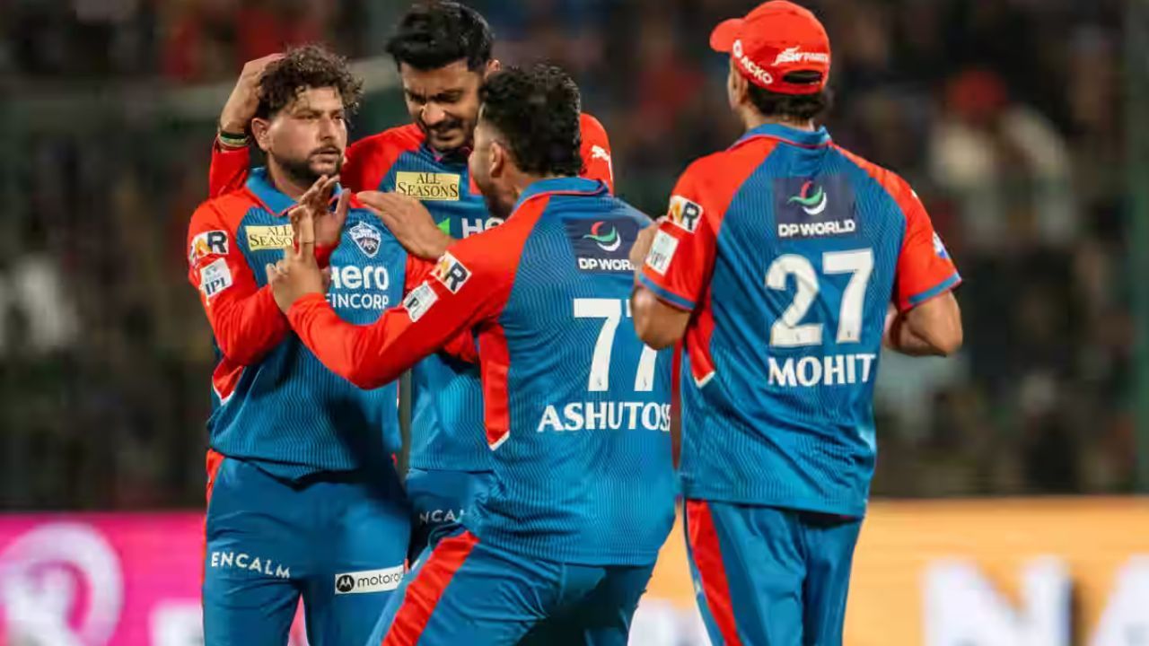 जश्न मनाती दिल्ली की टीम (photo credit- iplt20.com)